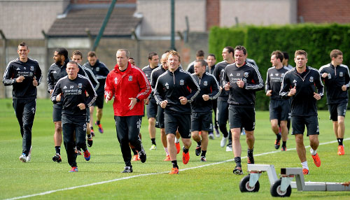 马卡：皇马2025年以零冠黯然收官，是一个充满动荡的体育赛季（马卡：动荡赛季，皇马2025年无冠收场）