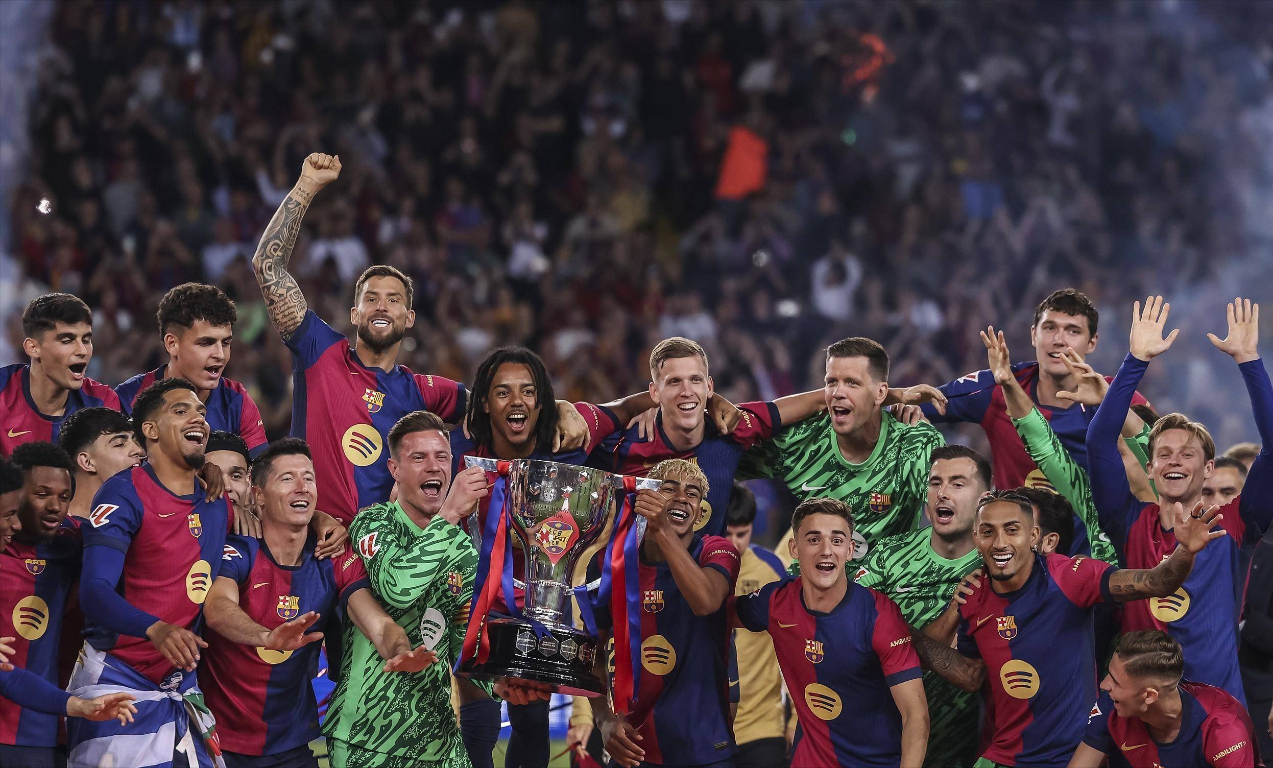 养伤近1年后复出？阿莫林：若马丁内斯进替补席，随时可登场（阿莫林：马丁内斯伤愈将近一年，若进替补席可随时登场）