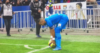 罗马诺：尤文并未追逐坎塞洛，球员不降薪意甲俱乐部无法负担（罗马诺：尤文无意引进坎塞洛，若不降薪意甲球队难以承担其薪资）