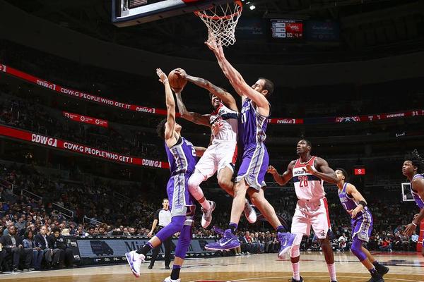 喷气机独造8球！4进球+1乌龙+门将3失误亲手断送连胜（喷气机包办8球：4球进账+1记乌龙+门将3次失误，连胜戛然而止）