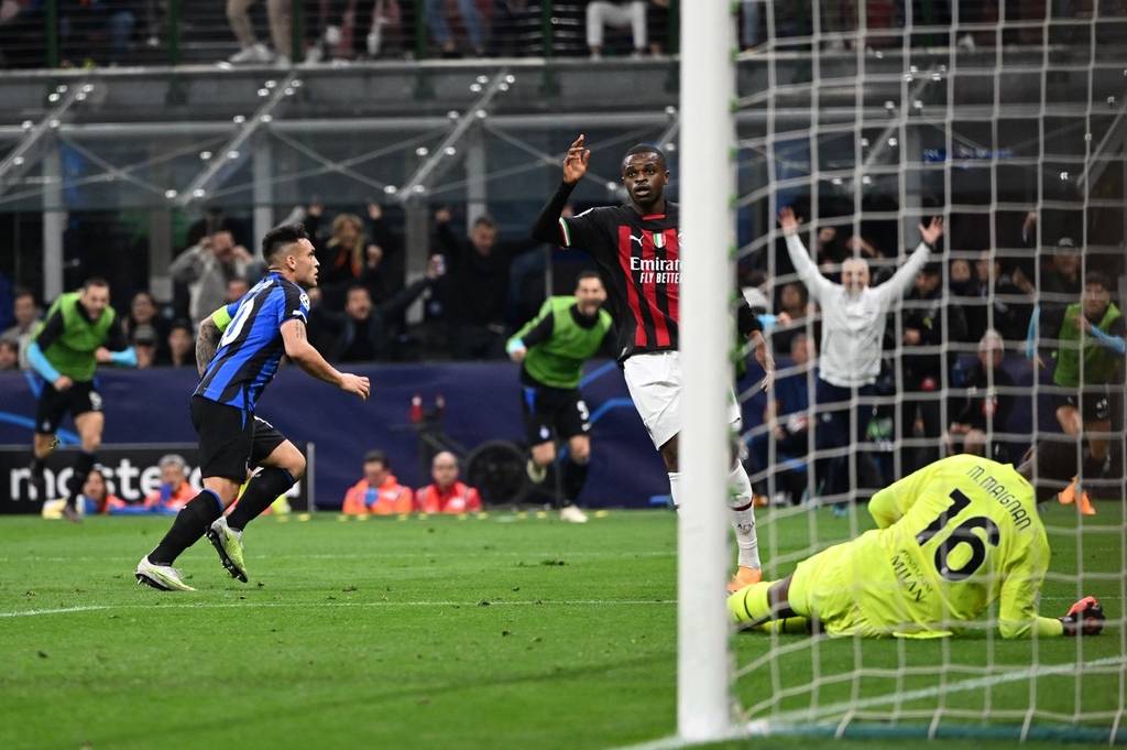 记者：佩德里已经参加球队合练，预计本周六能复出（记者：佩德里已随队合练，有望周六复出）