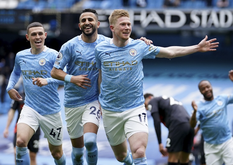 欧冠赛场精彩瞬间：巴萨2-1战胜尤文图斯,（欧冠高光时刻：巴萨2-1力克尤文图斯）