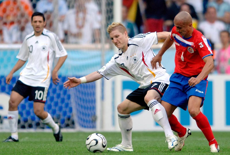 翻修球场，“连滚带爬”为的是“从从容容”（修缮球场，眼下“快马加鞭”，只为将来“从容不迫”）