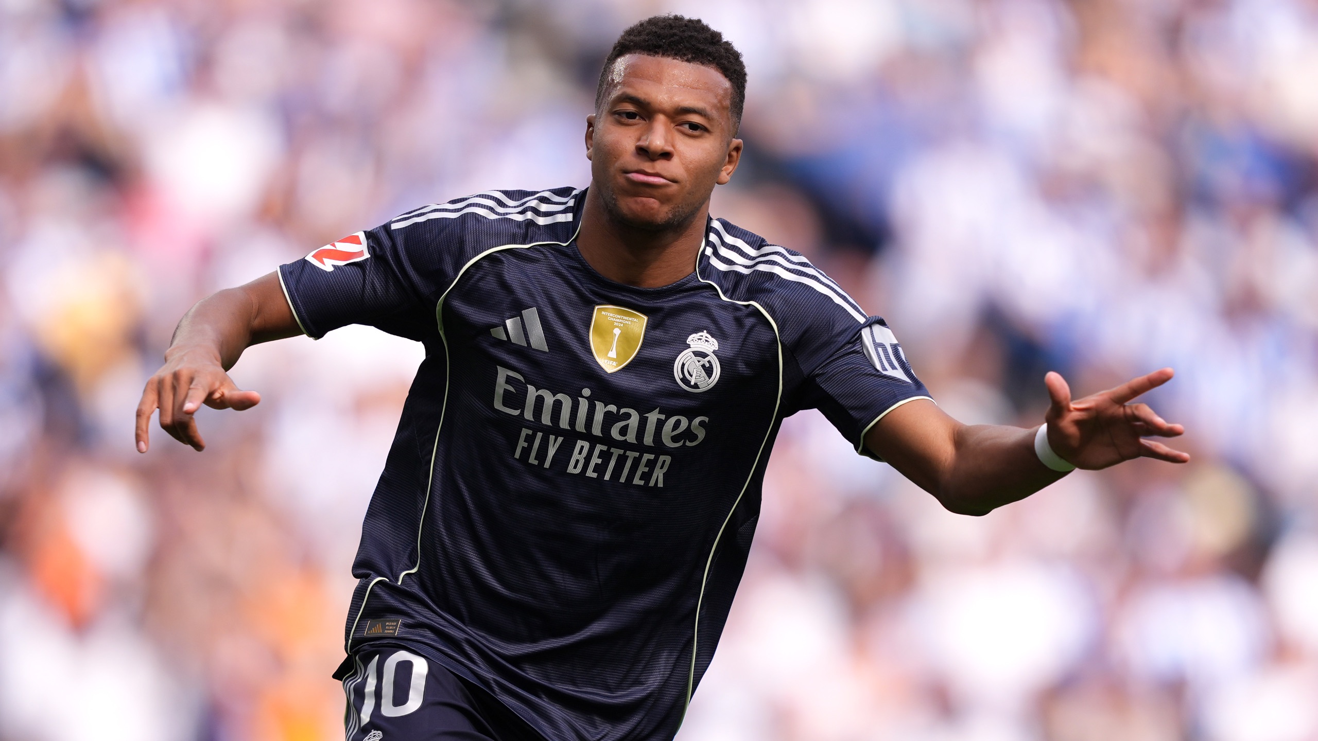 广东激战广州！二飞接班人出现 萨姆纳高级货 杜润旺打铁（广东与广州鏖战：二飞接班人冒头，萨姆纳高质外援，杜润旺手感冰凉）