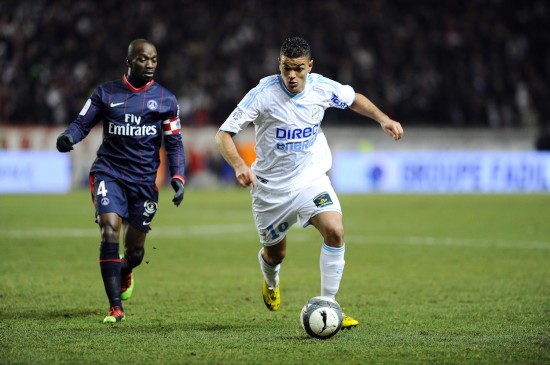 意媒：德佬对孔蒂依然保持完全信任，双方将召开会议分析现状（意媒：德劳伦蒂斯依旧对孔蒂完全信任，双方将会面评估现状）