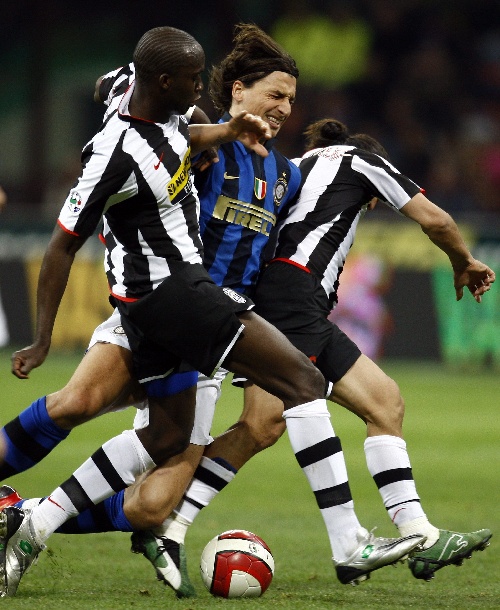 法甲半场：克瓦拉茨赫利亚、马尤鲁建功，巴黎暂2-0雷恩（法甲半场战报：克瓦拉茨赫利亚、马尤鲁破门，巴黎暂以2-0领先雷恩）