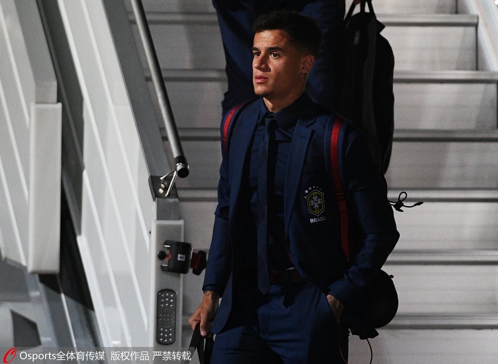 李帅与海港球迷同庆：尊敬的四星球迷，冠军是我们一起拿到的（李帅与海港球迷同庆：致敬四星球迷，冠军属于我们所有人）