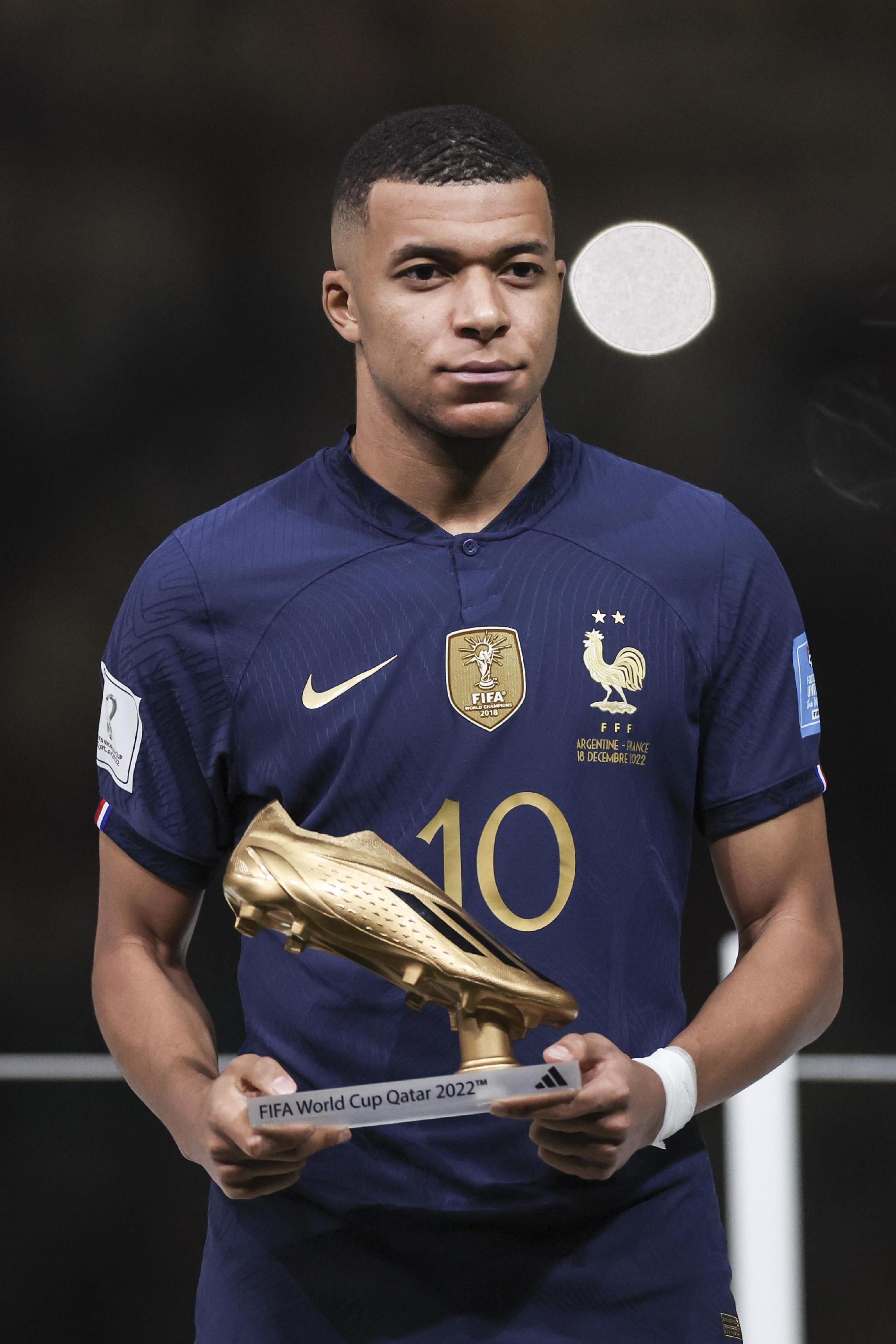 意媒：尤文关注里尔18岁中场布阿迪，若身价合理他们将会行动（意媒称尤文盯上里尔18岁中场布阿迪，若要价合适将出手）