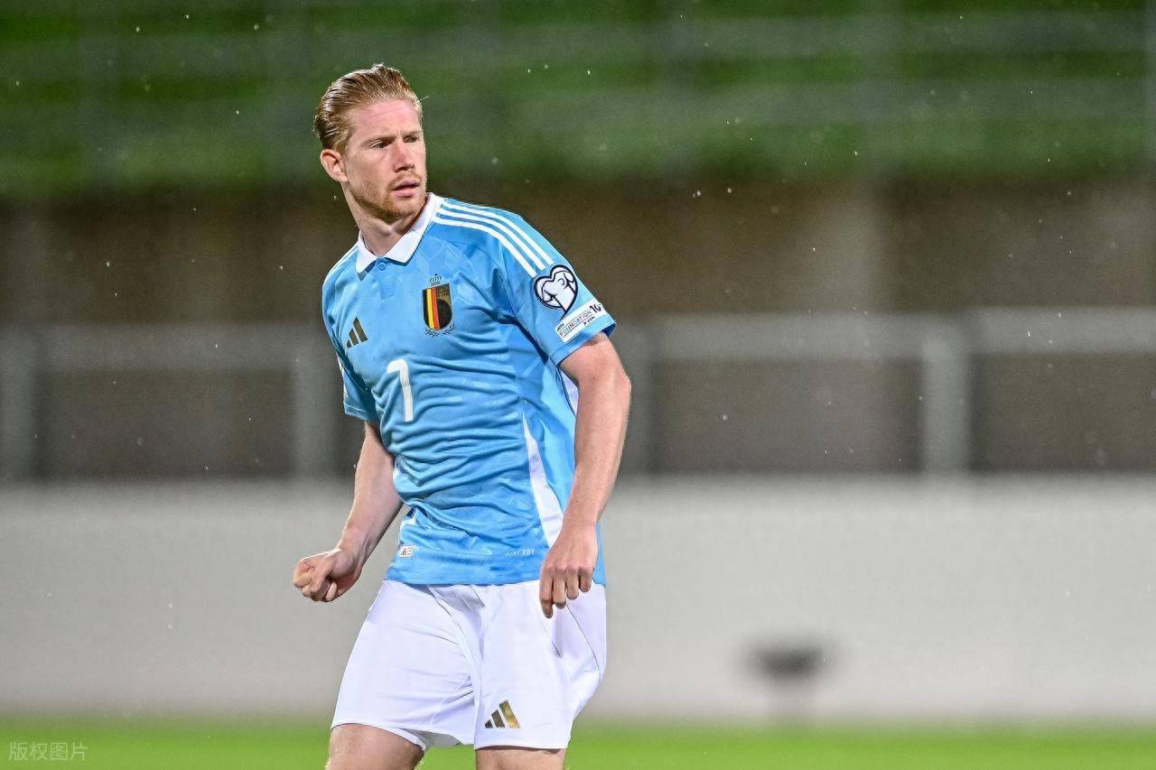 世界杯官方票价最高达6.12万 球迷叫苦连天FIFA收入暴涨（世界杯官方票价高达6.12万，球迷怨声载道，FIFA收入猛增）