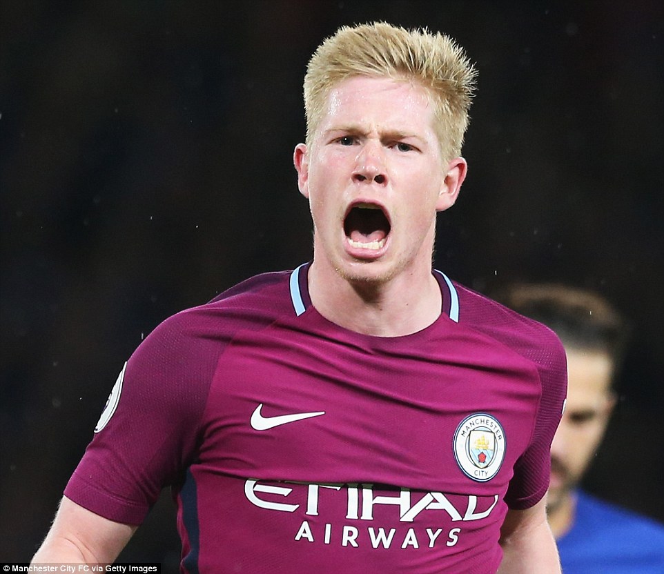 今年上海双雄争冠战启用外籍裁判，去年的主裁为傅明、李海新（今年上海双雄争冠对决将由外籍裁判执法，去年主哨为傅明、李海新）