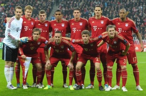 紧跟时事，韩国艺人在热刺vs纽卡看台模仿酷玩乐队观众出轨（紧跟热点：韩国艺人现身热刺vs纽卡看台，模仿酷玩演唱会“观众出轨”梗）