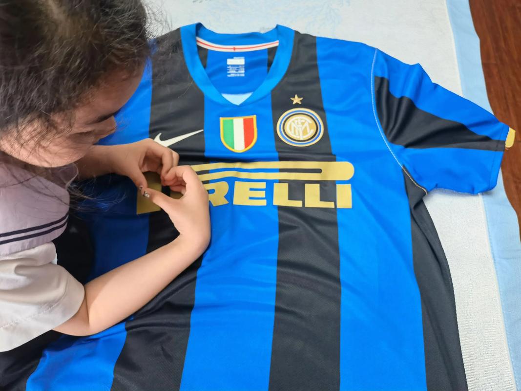 随阿根廷队在西班牙公开训练，梅西：感谢今天到场的所有人（阿根廷队在西班牙进行公开训练课，梅西向到场观众致谢）