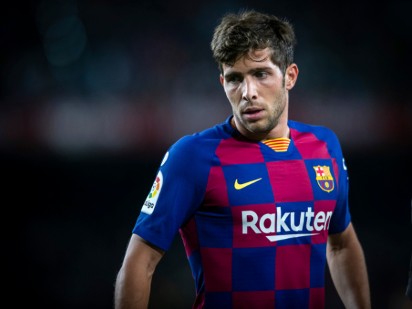 官方：受大雾影响，巴萨前往客场的航班将延迟一个小时起飞（官方通报：大雾导致巴萨客场航班起飞延后一小时）