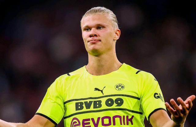 足球国足热身赛表现积极，主帅称进步肉眼可见（国足热身赛表现向好，主帅直言进步一目了然）